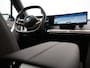 BMW iX xDrive40 Excellence 77 kWh 327pk | SOH 96,9% | Trekhaak Af Fabriek | Panodak Sky Lounge | Adaptive Cruise | Head Up | 360 Camera | Harman / Kardon | Lederen Sportstoelen & Stuur Verwarmd | Sfeerverlichting | BLIS | Keyless |