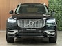 Volvo XC90 T8 AWD Recharge Inscription | Trekhaak | 360 Camera | Harman Kardon | Adaptieve Cruise Control | Stoel en Stuurwielverwarming | Schuifdak | 20 Inch | Full LED  Meesturende koplampen | Pilot Assist | BLIS Dode Hoek Detectie | Standkachel met Volvo On Call App | Elektrische voorstoelen geheugen | Lederen bekleding | Zitting verlenging voorstoelen | Lederen Dashboard | Keyless Drive | Parkeersensoren voor+achter | Privacy Glass | Elektrisch bedienbare achterklep | Geïntegreerde zongordijnen achterportieren | Verlichte instaplijsten | 7-Persoons | 4-Zone Climate Control | DAB Radio | Apple Carplay/Android Auto | Alarm Klasse III | Draadloos telefoon opladen | Volvo On Call met mobiele App functie | Onyx Black Metallic |
