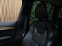 Volvo XC90 T8 AWD Recharge Inscription | Trekhaak | 360 Camera | Harman Kardon | Adaptieve Cruise Control | Stoel en Stuurwielverwarming | Schuifdak | 20 Inch | Full LED  Meesturende koplampen | Pilot Assist | BLIS Dode Hoek Detectie | Standkachel met Volvo On Call App | Elektrische voorstoelen geheugen | Lederen bekleding | Zitting verlenging voorstoelen | Lederen Dashboard | Keyless Drive | Parkeersensoren voor+achter | Privacy Glass | Elektrisch bedienbare achterklep | Geïntegreerde zongordijnen achterportieren | Verlichte instaplijsten | 7-Persoons | 4-Zone Climate Control | DAB Radio | Apple Carplay/Android Auto | Alarm Klasse III | Draadloos telefoon opladen | Volvo On Call met mobiele App functie | Onyx Black Metallic |