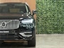 Volvo XC90 T8 AWD Recharge Inscription | Trekhaak | 360 Camera | Harman Kardon | Adaptieve Cruise Control | Stoel en Stuurwielverwarming | Schuifdak | 20 Inch | Full LED  Meesturende koplampen | Pilot Assist | BLIS Dode Hoek Detectie | Standkachel met Volvo On Call App | Elektrische voorstoelen geheugen | Lederen bekleding | Zitting verlenging voorstoelen | Lederen Dashboard | Keyless Drive | Parkeersensoren voor+achter | Privacy Glass | Elektrisch bedienbare achterklep | Geïntegreerde zongordijnen achterportieren | Verlichte instaplijsten | 7-Persoons | 4-Zone Climate Control | DAB Radio | Apple Carplay/Android Auto | Alarm Klasse III | Draadloos telefoon opladen | Volvo On Call met mobiele App functie | Onyx Black Metallic |