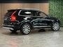 Volvo XC90 T8 AWD Recharge Inscription | Trekhaak | 360 Camera | Harman Kardon | Adaptieve Cruise Control | Stoel en Stuurwielverwarming | Schuifdak | 20 Inch | Full LED  Meesturende koplampen | Pilot Assist | BLIS Dode Hoek Detectie | Standkachel met Volvo On Call App | Elektrische voorstoelen geheugen | Lederen bekleding | Zitting verlenging voorstoelen | Lederen Dashboard | Keyless Drive | Parkeersensoren voor+achter | Privacy Glass | Elektrisch bedienbare achterklep | Geïntegreerde zongordijnen achterportieren | Verlichte instaplijsten | 7-Persoons | 4-Zone Climate Control | DAB Radio | Apple Carplay/Android Auto | Alarm Klasse III | Draadloos telefoon opladen | Volvo On Call met mobiele App functie | Onyx Black Metallic |