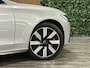 Volvo V90 T6 AWD Recharge Ultra Ultimate Dark | Bowers & Wilkins | Luchtvering | Schuifdak | 360 Camera | Head-Up Display | Adaptieve Cruise Control | Stoel en stuurwielverwarming | 19 Inch | Full LED Meesturende koplampen | Pilot Assist | BLIS Dode Hoek Detectie | Elektrische voorstoelen geheugen | R-Design Contour Stoelen met wit stiksel en bies | Zitting verlenging voorstoelen | Lederen Dashboard | Google Infotainment | Keyless Drive | Parkeersensoren voor+achter | Privacy Glass | Elektrisch bedienbare achterklep | Geïntegreerde kinderzitjes achterin | Geïntegreerde zongordijnen achterportieren | DAB Radio | Alarm Klasse III | Apple Carplay/Android Auto | Volvo On Call met mobiele App functie | Silver Dawn Metallic |