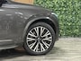 Volvo XC90 T8 AWD Recharge Ultra Dark | Luchtvering | Trekhaak | 360 Camera | Head-Up Display | Harman Kardon | 455pk | Adaptieve Cruise Control | Stoelverwarming voor+achter | Stuurwielverwarming | Schuifdak | Full LED Meesturende koplampen | Pilot Assist | BLIS Dode Hoek Detectie | Alcantara hemelbekleding | Lederen zonnekleppen en handgrepen | Elektrische voorstoelen geheugen | Lederen bekleding | Zitting verlenging voorstoelen | Lederen dashboard | 20 Inch | Google Infotainment | Keyless Drive | Privacy Glass | Elektrisch bedienbare achterklep | Geïntegreerd kinderzitje achterin | Geïntegreerde zongordijnen achterportieren | Verlichte instaplijsten | 7-Persoons | 4-Zone Climate Control | DAB Radio | Apple Carplay/Android Auto | Alarm Klasse III | Platinum Grey Metallic |