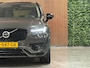 Volvo XC90 T8 AWD Recharge Ultra Dark | Luchtvering | Trekhaak | 360 Camera | Head-Up Display | Harman Kardon | 455pk | Adaptieve Cruise Control | Stoelverwarming voor+achter | Stuurwielverwarming | Schuifdak | Full LED Meesturende koplampen | Pilot Assist | BLIS Dode Hoek Detectie | Alcantara hemelbekleding | Lederen zonnekleppen en handgrepen | Elektrische voorstoelen geheugen | Lederen bekleding | Zitting verlenging voorstoelen | Lederen dashboard | 20 Inch | Google Infotainment | Keyless Drive | Privacy Glass | Elektrisch bedienbare achterklep | Geïntegreerd kinderzitje achterin | Geïntegreerde zongordijnen achterportieren | Verlichte instaplijsten | 7-Persoons | 4-Zone Climate Control | DAB Radio | Apple Carplay/Android Auto | Alarm Klasse III | Platinum Grey Metallic |