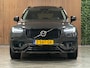Volvo XC90 T8 AWD Recharge Ultra Dark | Luchtvering | Trekhaak | 360 Camera | Head-Up Display | Harman Kardon | 455pk | Adaptieve Cruise Control | Stoelverwarming voor+achter | Stuurwielverwarming | Schuifdak | Full LED Meesturende koplampen | Pilot Assist | BLIS Dode Hoek Detectie | Alcantara hemelbekleding | Lederen zonnekleppen en handgrepen | Elektrische voorstoelen geheugen | Lederen bekleding | Zitting verlenging voorstoelen | Lederen dashboard | 20 Inch | Google Infotainment | Keyless Drive | Privacy Glass | Elektrisch bedienbare achterklep | Geïntegreerd kinderzitje achterin | Geïntegreerde zongordijnen achterportieren | Verlichte instaplijsten | 7-Persoons | 4-Zone Climate Control | DAB Radio | Apple Carplay/Android Auto | Alarm Klasse III | Platinum Grey Metallic |