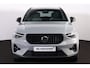 Volvo XC40 B3 Plus Dark - IntelliSafe Assist & Surround - 360º Camera - Harman/Kardon audio - Verwarmde voorstoelen - Parkeersensoren voor & achter - Elektr. bedienb. voorstoelen met geheugen links - Draadloze tel. lader - Extra getint glas - Inklapbare trekhaak - 18' LMV