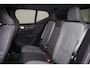 Volvo XC40 B3 Plus Dark - IntelliSafe Assist & Surround - 360º Camera - Harman/Kardon audio - Verwarmde voorstoelen - Parkeersensoren voor & achter - Elektr. bedienb. voorstoelen met geheugen links - Draadloze tel. lader - Extra getint glas - Inklapbare trekhaak - 18' LMV