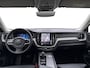 Volvo XC60 2.0 T6 Plug-in hybrid AWD Ultimate Dark | Schuif-/ kanteldak| Head-up display| Harman Kardon audiosysteem| Stoelverwarming voor + achter| Stuurwielverwarming| Semi- elektrisch inklapbare trekhaak|