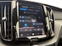 Volvo XC60 2.0 T6 Plug-in hybrid AWD Ultimate Dark | Schuif-/ kanteldak| Head-up display| Harman Kardon audiosysteem| Stoelverwarming voor + achter| Stuurwielverwarming| Semi- elektrisch inklapbare trekhaak|