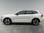 Volvo XC60 2.0 T6 Plug-in hybrid AWD Ultimate Dark | Schuif-/ kanteldak| Head-up display| Harman Kardon audiosysteem| Stoelverwarming voor + achter| Stuurwielverwarming| Semi- elektrisch inklapbare trekhaak|