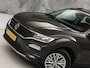 Volkswagen T-Roc 1.5 TSI Sport 150Pk (APPLE CARPLAY, GROOT NAVI, STUUR/STOELVERWARMING, CAMERA, SPORTSTOELEN, ADAPTIVE CRUISE, CLIMATE, NIEUWE APK, NIEUWSTAAT)