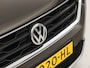 Volkswagen T-Roc 1.5 TSI Sport 150Pk (APPLE CARPLAY, GROOT NAVI, STUUR/STOELVERWARMING, CAMERA, SPORTSTOELEN, ADAPTIVE CRUISE, CLIMATE, NIEUWE APK, NIEUWSTAAT)