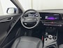 Kia Niro EV DynamicLine 64.8 kWh [3-Fase-11kW] {SoH-99%} (INCL-BTW) Aut. *LEATHER-FABRIC | ADAPTIVE-CRUISE | NAVI-FULLMAP | LANE-ASSIST | DIGI-COCKPIT | KEYLESS | CAMERA | DAB | COMFORTSEATS | SHIFTPADDLES | ECC | PDC | CARPLAY | 17''ALU*