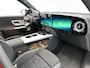 Mercedes-Benz GLB 200 Business Solution AMG 7p. | Premium plus pakket | Nightpakket | Trekhaak | Vast panoramadak | GUARD 360° | Sportstoelen | Massage functie | Burmester Surround Sound | 19” vijfspaaks lichtmetalen AMG-velgen |