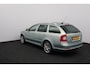 Skoda Octavia Combi 1.4 TSI Elegance Business Line/ Trekhaak/ 17'' LMV/ Xenon/ Media-Scherm/ Clima/ Cruise/ Elek. pakket/ Isofix/ Bluetooth/ Armsteun/ Multi. LEDER. Stuur/ Mistl./ PDC V+A/ Extra getint glas/ Dakrails.