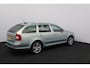 Skoda Octavia Combi 1.4 TSI Elegance Business Line/ Trekhaak/ 17'' LMV/ Xenon/ Media-Scherm/ Clima/ Cruise/ Elek. pakket/ Isofix/ Bluetooth/ Armsteun/ Multi. LEDER. Stuur/ Mistl./ PDC V+A/ Extra getint glas/ Dakrails.