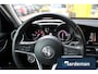 Alfa Romeo Giulia 2.2 Leder Navi zeer netjes.