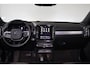 Volvo XC40 B3 Plus Dark - IntelliSafe Assist & Surround - 360º Camera - Harman/Kardon audio - Verwarmde voorstoelen - Parkeersensoren voor & achter - Draadloze tel. lader - Extra getint glas - Inklapbare trekhaak - 18' LMV
