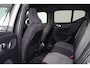 Volvo XC40 B3 Plus Dark - IntelliSafe Assist & Surround - 360º Camera - Harman/Kardon audio - Verwarmde voorstoelen - Parkeersensoren voor & achter - Draadloze tel. lader - Extra getint glas - Inklapbare trekhaak - 18' LMV