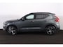 Volvo XC40 B3 Plus Dark - IntelliSafe Assist & Surround - 360º Camera - Harman/Kardon audio - Verwarmde voorstoelen - Parkeersensoren voor & achter - Draadloze tel. lader - Extra getint glas - Inklapbare trekhaak - 18' LMV