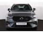 Volvo XC40 B3 Plus Dark - IntelliSafe Assist & Surround - 360º Camera - Harman/Kardon audio - Verwarmde voorstoelen - Parkeersensoren voor & achter - Draadloze tel. lader - Extra getint glas - Inklapbare trekhaak - 18' LMV