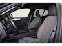 Volvo XC40 B3 Plus Dark - IntelliSafe Assist & Surround - 360º Camera - Harman/Kardon audio - Verwarmde voorstoelen - Parkeersensoren voor & achter - Draadloze tel. lader - Extra getint glas - Inklapbare trekhaak - 18' LMV