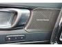 Volvo XC40 B3 Plus Dark - IntelliSafe Assist & Surround - 360º Camera - Harman/Kardon audio - Verwarmde voorstoelen - Parkeersensoren voor & achter - Draadloze tel. lader - Extra getint glas - Inklapbare trekhaak - 18' LMV