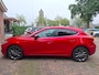 Mazda 3 2.0 GT-M Line. Camera, leder, stoelverwarming, cruise, navi, bluetooth, etc. Nieuwe APK + onderhoud gehad.