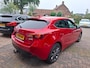 Mazda 3 2.0 GT-M Line. Camera, leder, stoelverwarming, cruise, navi, bluetooth, etc. Nieuwe APK + onderhoud gehad.