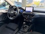 Ford Focus 1.0 Hybrid Titanium X | AGR COMFORTSTOELEN| DODEHOEK DETECTIE| NAVIGATIE + APPLE CARPLAY/ANDROID AUTO| KEYLESS ENTRY & START| CAMERA + PARKEERSENSOREN| LED KOPLAMPEN| DRAADLOZE TELEFOONLADER| BROEKHUIS ONDERHOUDEN|