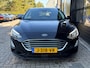 Ford Focus 1.0 Hybrid Titanium X | AGR COMFORTSTOELEN| DODEHOEK DETECTIE| NAVIGATIE + APPLE CARPLAY/ANDROID AUTO| KEYLESS ENTRY & START| CAMERA + PARKEERSENSOREN| LED KOPLAMPEN| DRAADLOZE TELEFOONLADER| BROEKHUIS ONDERHOUDEN|