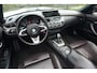 BMW Z4 Roadster | 245 PK | Nieuwe Motor | Bi-xenon | 19" velgen | Leder | PDC | NAV | Stoelverwarming | BMW Z4 Roadster sDrive28i Executive met 245 PK en een 2.0-liter viercilinder benzinemotor, voorzien van luxe lederen bekleding, elektrisch verstelbare bestuurdersstoel met geheugen, verwarmde