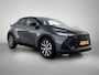 Toyota C-HR / C-HR+ 2.0 Plug-in Hybrid 220 Dynamic | BTW voertuig | Dealer onderhouden | Stoel+stuurverwarming | Dodehoek detectie | Parkeersensoren voor+achter | Navigatie | Apple CarPlay/Android Auto |
