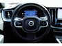 Volvo XC60 2.0 T6 Plug-in hybrid AWD Plus Bright | SOH-waarde 98% | Luchtvering | Verwarmde voorstoelen & Stuurwiel | Adaptieve Cruise Control | BLIS Dodehoekdetectie | Trekhaak semi elektrisch inklapbaar