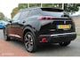 Peugeot e-2008 EV Allure 50 kWh, Navi, App connect, Cruise, Clima, Pdc + Camera, Donker glas, All Season banden
