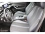 Peugeot e-2008 EV Allure 50 kWh, Navi, App connect, Cruise, Clima, Pdc + Camera, Donker glas, All Season banden