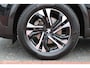 Peugeot e-2008 EV Allure 50 kWh, Navi, App connect, Cruise, Clima, Pdc + Camera, Donker glas, All Season banden