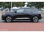 Peugeot e-2008 EV Allure 50 kWh, Navi, App connect, Cruise, Clima, Pdc + Camera, Donker glas, All Season banden
