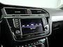 Volkswagen Tiguan 1.4 TSI Connected Series | Panoramadak | Parkeercamera | Stoelverwarming