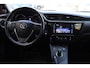 Toyota Auris 1.8 Hybrid Dynamic, Trekhaak, LM velgen, Cruise control, Privacy glass.