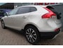 Volvo V40 Cross Country 1.5 T3 Polar+ Luxury Bij ons bedrijf in onderhoud geweest met winterbanden