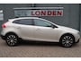 Volvo V40 Cross Country 1.5 T3 Polar+ Luxury Bij ons bedrijf in onderhoud geweest met winterbanden
