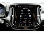 Volvo XC40 B4 Plus Dark | Trekhaak | Verwarmbare voorstoelen, stuurwiel en voorruit | Premium audio by Harman Kardon | Apple carplay/Android auto