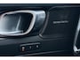 Volvo XC40 2.0 B3 Plus Black Edition | Pilot Assist | Harman/Kardon | BLIS | Stoel- stuurverwarming | 20 inch