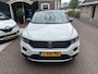 Volkswagen T-Roc 1.5 TSI 150pk Automaat Navi, ACC, 18" LMV, Trekhaak afn.