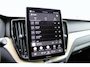 Volvo XC60 T6 Plug-in hybrid AWD Ultra Dark | Luchtvering | Panoramadak | Trekhaak | Verwarmbare voorstoelen en stuurwiel | Verwarmde achterbank | Head-up display | 360 graden camera | Premium audio by Harman Kardon | Adaptieve cruise control & pilot assist | Volledig elektrisch verstelbare stoelen met geheugen