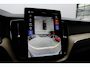 Volvo XC60 T6 Plug-in hybrid AWD Ultra Dark | Luchtvering | Panoramadak | Trekhaak | Verwarmbare voorstoelen en stuurwiel | Verwarmde achterbank | Head-up display | 360 graden camera | Premium audio by Harman Kardon | Adaptieve cruise control & pilot assist | Volledig elektrisch verstelbare stoelen met geheugen