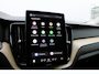 Volvo XC60 T6 Plug-in hybrid AWD Ultra Dark | Luchtvering | Panoramadak | Trekhaak | Verwarmbare voorstoelen en stuurwiel | Verwarmde achterbank | Head-up display | 360 graden camera | Premium audio by Harman Kardon | Adaptieve cruise control & pilot assist | Volledig elektrisch verstelbare stoelen met geheugen