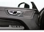 Volvo XC60 T6 Plug-in hybrid AWD Ultra Dark | Luchtvering | Panoramadak | Trekhaak | Verwarmbare voorstoelen en stuurwiel | Verwarmde achterbank | Head-up display | 360 graden camera | Premium audio by Harman Kardon | Adaptieve cruise control & pilot assist | Volledig elektrisch verstelbare stoelen met geheugen