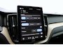 Volvo XC60 T6 Plug-in hybrid AWD Ultra Dark | Luchtvering | Panoramadak | Trekhaak | Verwarmbare voorstoelen en stuurwiel | Verwarmde achterbank | Head-up display | 360 graden camera | Premium audio by Harman Kardon | Adaptieve cruise control & pilot assist | Volledig elektrisch verstelbare stoelen met geheugen